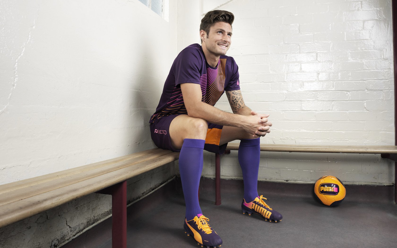 “亚戈·卡尔曼的强大防守与快速进攻,助力阿根廷美洲狮队攻守兼备”