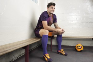 九游app下载中心-“亚戈·卡尔曼的强大防守与快速进攻，助力阿根廷美洲狮队攻守兼备”